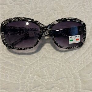 Moda Black & White Patterned Women’s Sunglasses with Gradient Lenses No Case